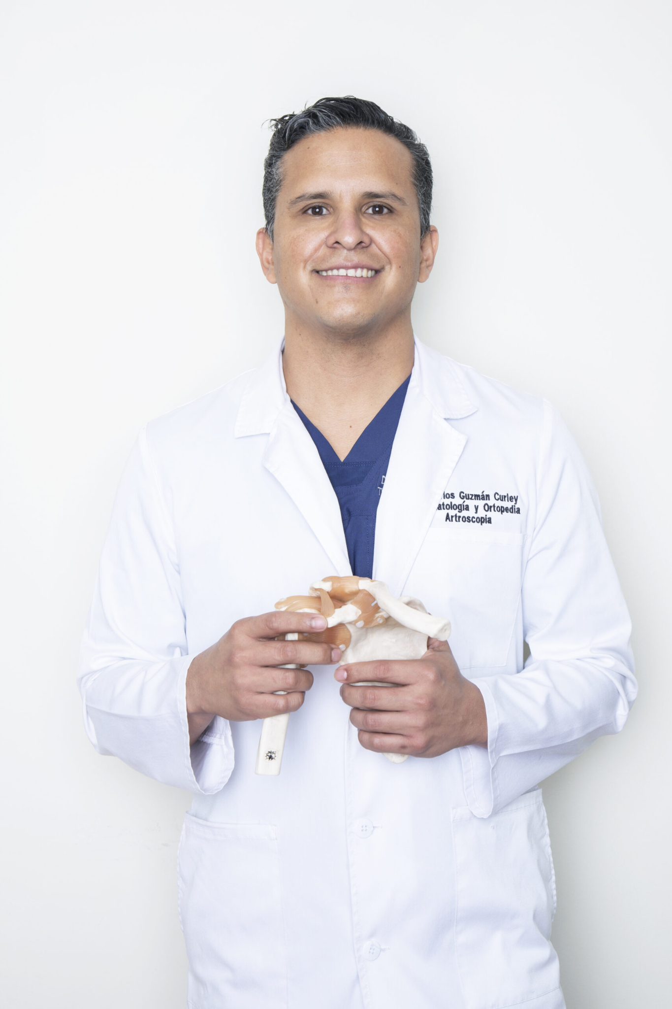 Dr. Carlos Guzmán Curley, ortopedista y traumatólogo